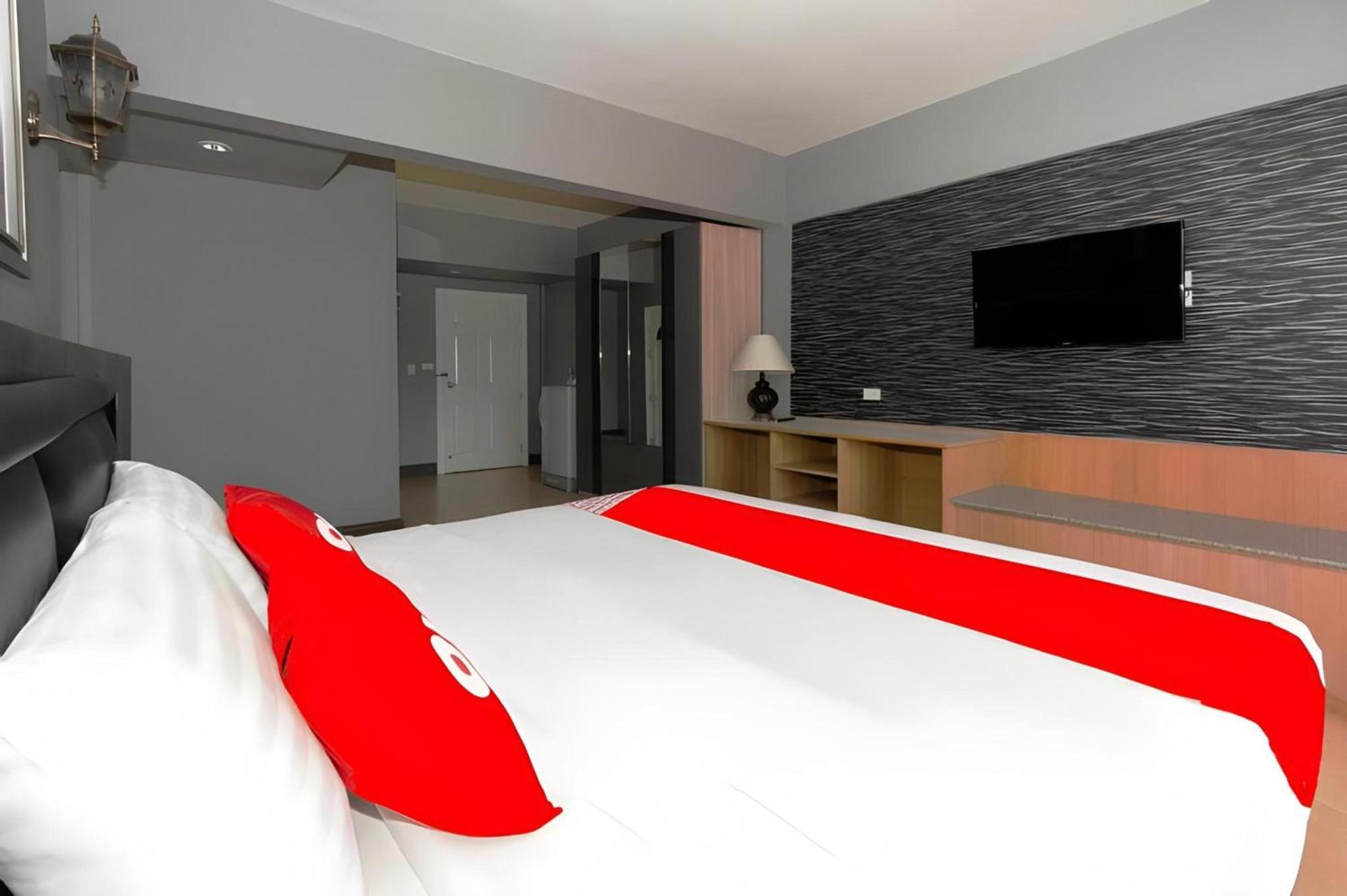 Highway Hotel Hua Hin Exterior photo