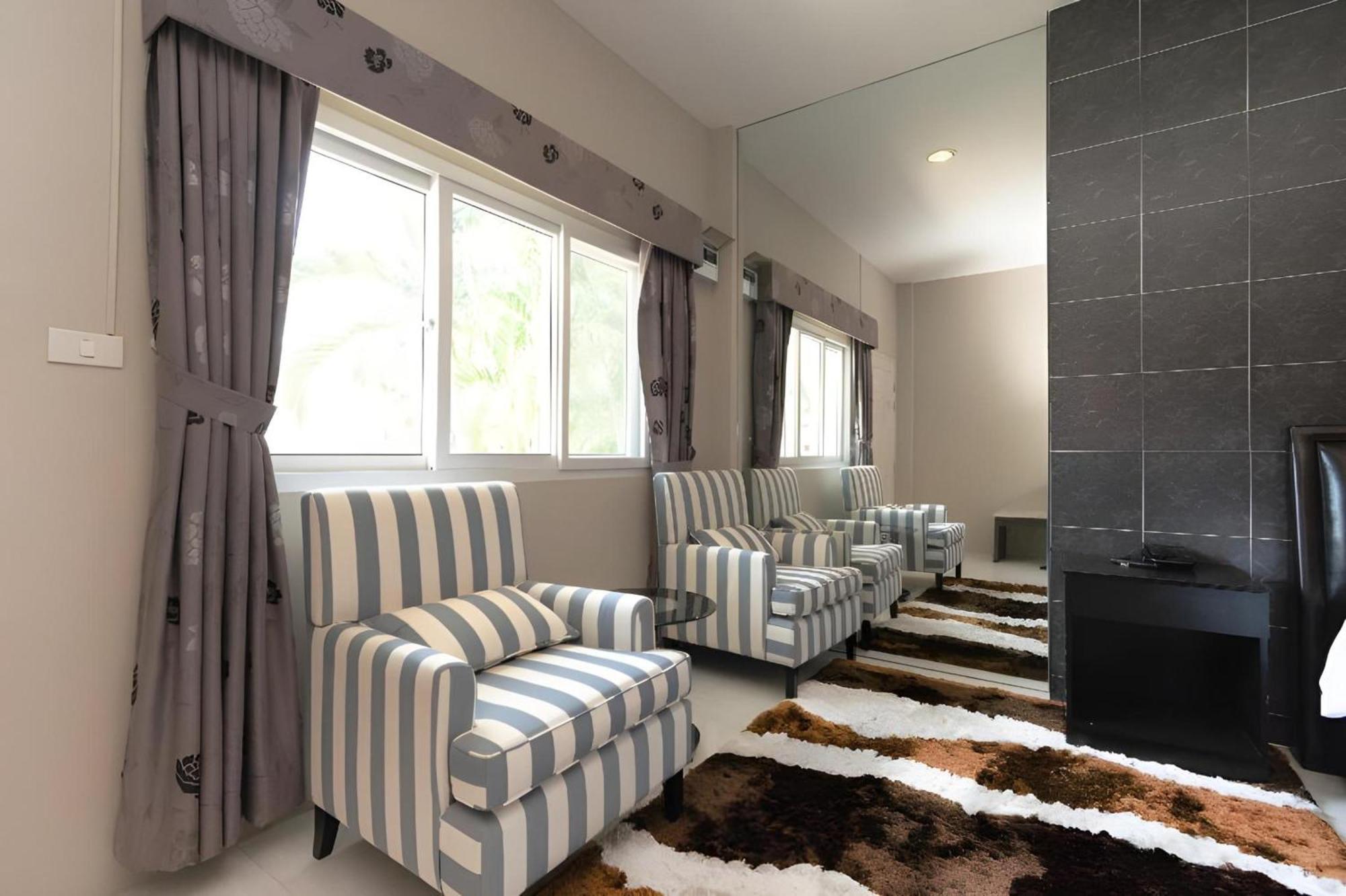 Highway Hotel Hua Hin Exterior photo