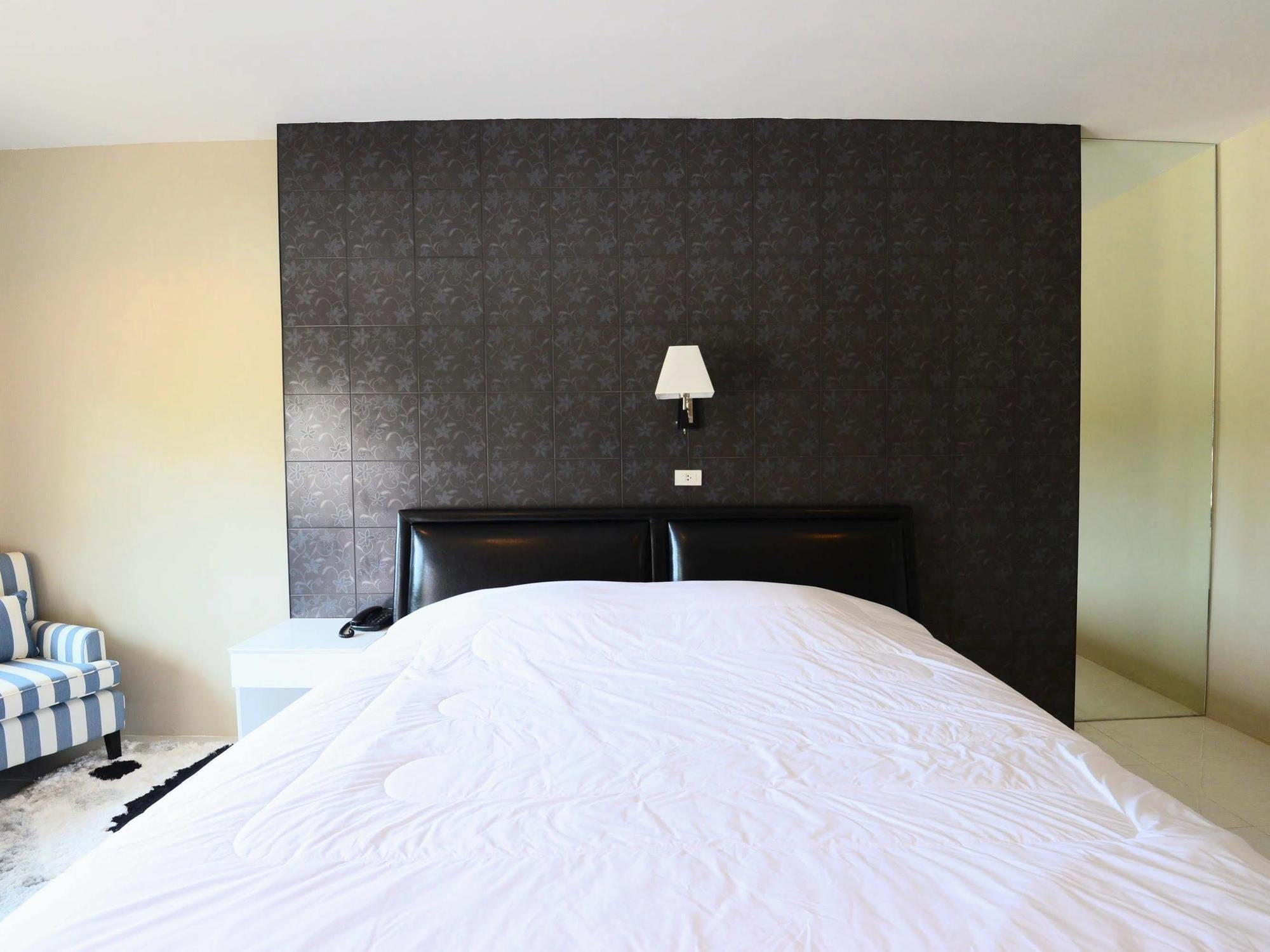 Highway Hotel Hua Hin Exterior photo